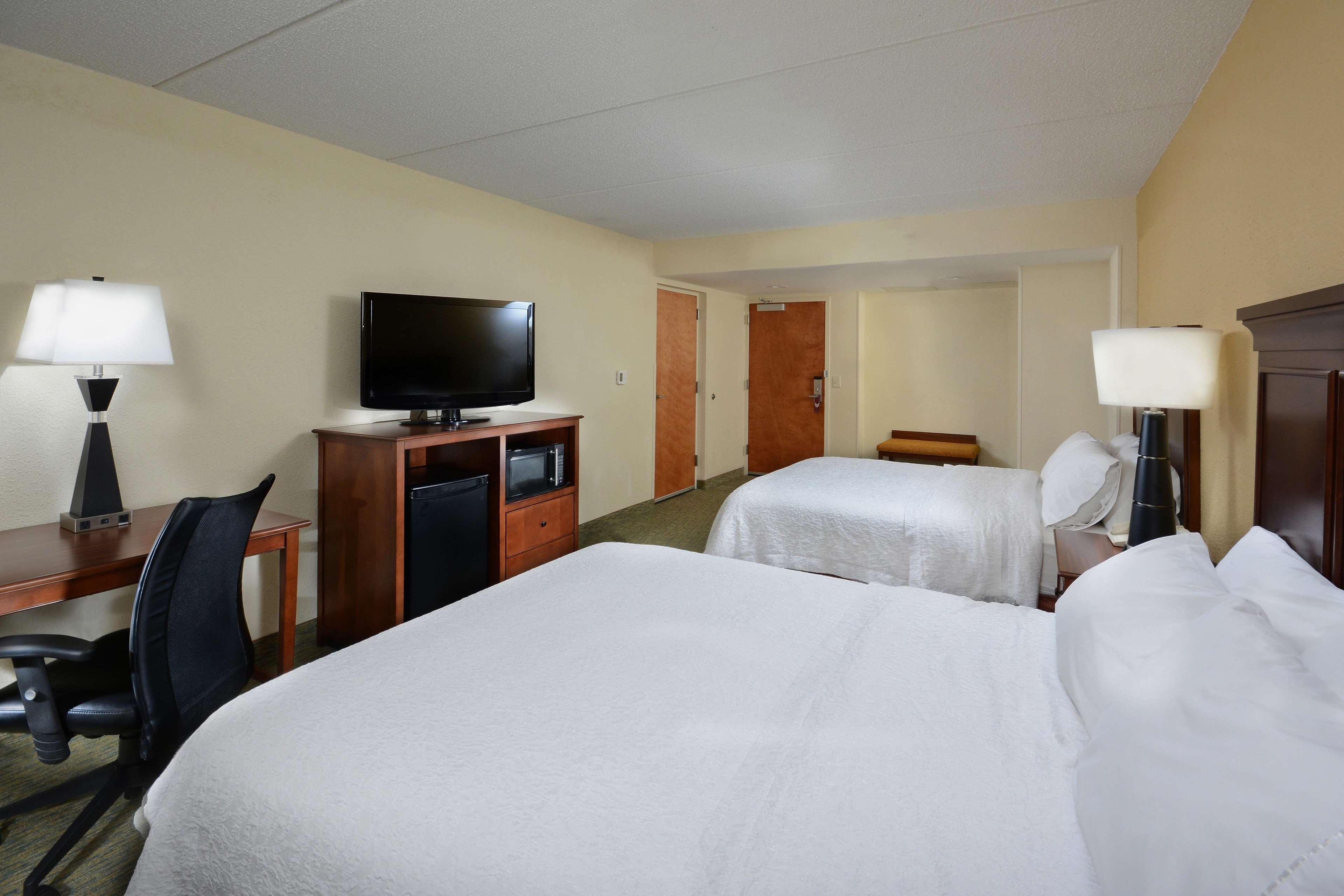 Hampton Inn Raleigh/Durham Airport Морисвил Екстериор снимка