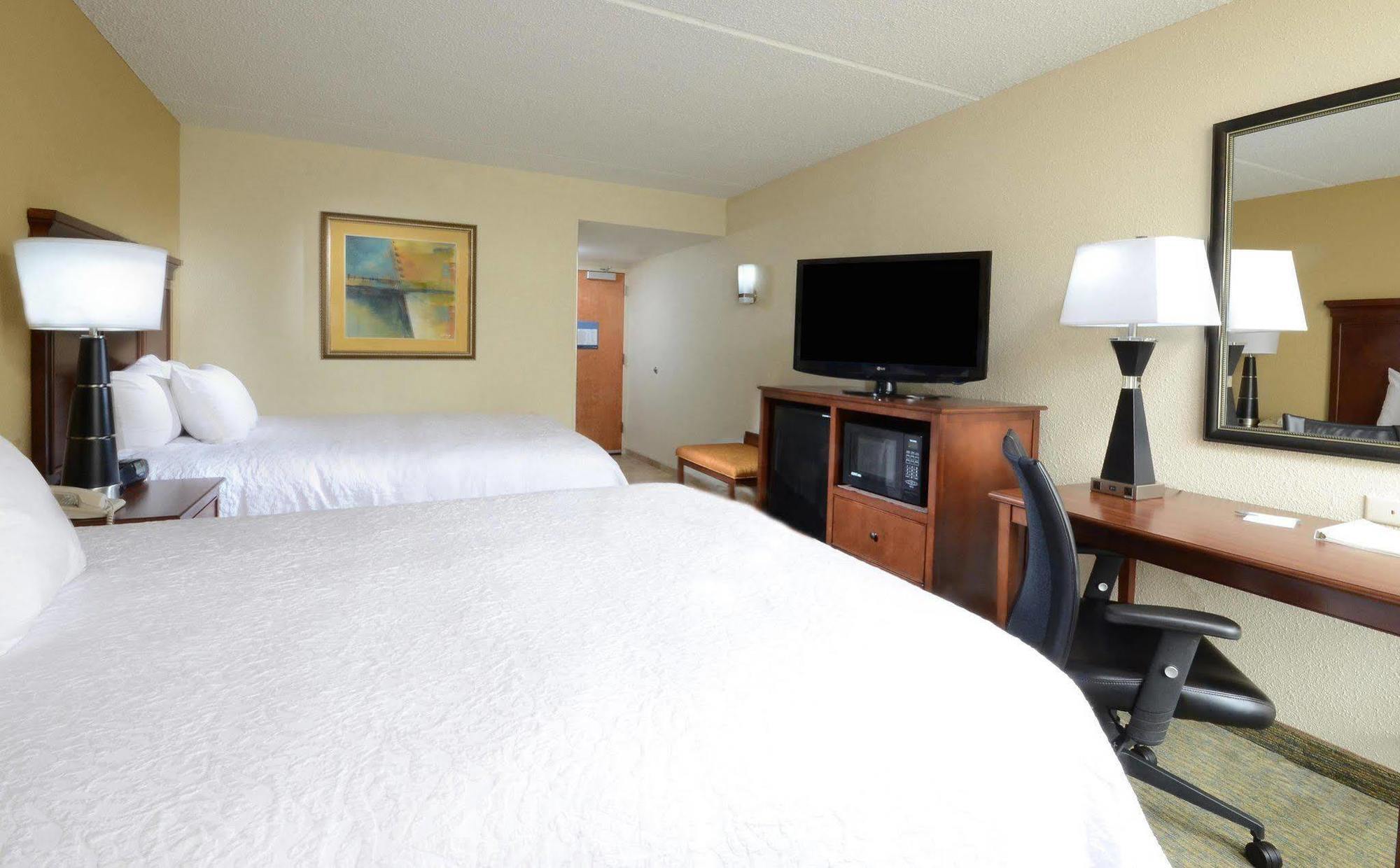 Hampton Inn Raleigh/Durham Airport Морисвил Екстериор снимка