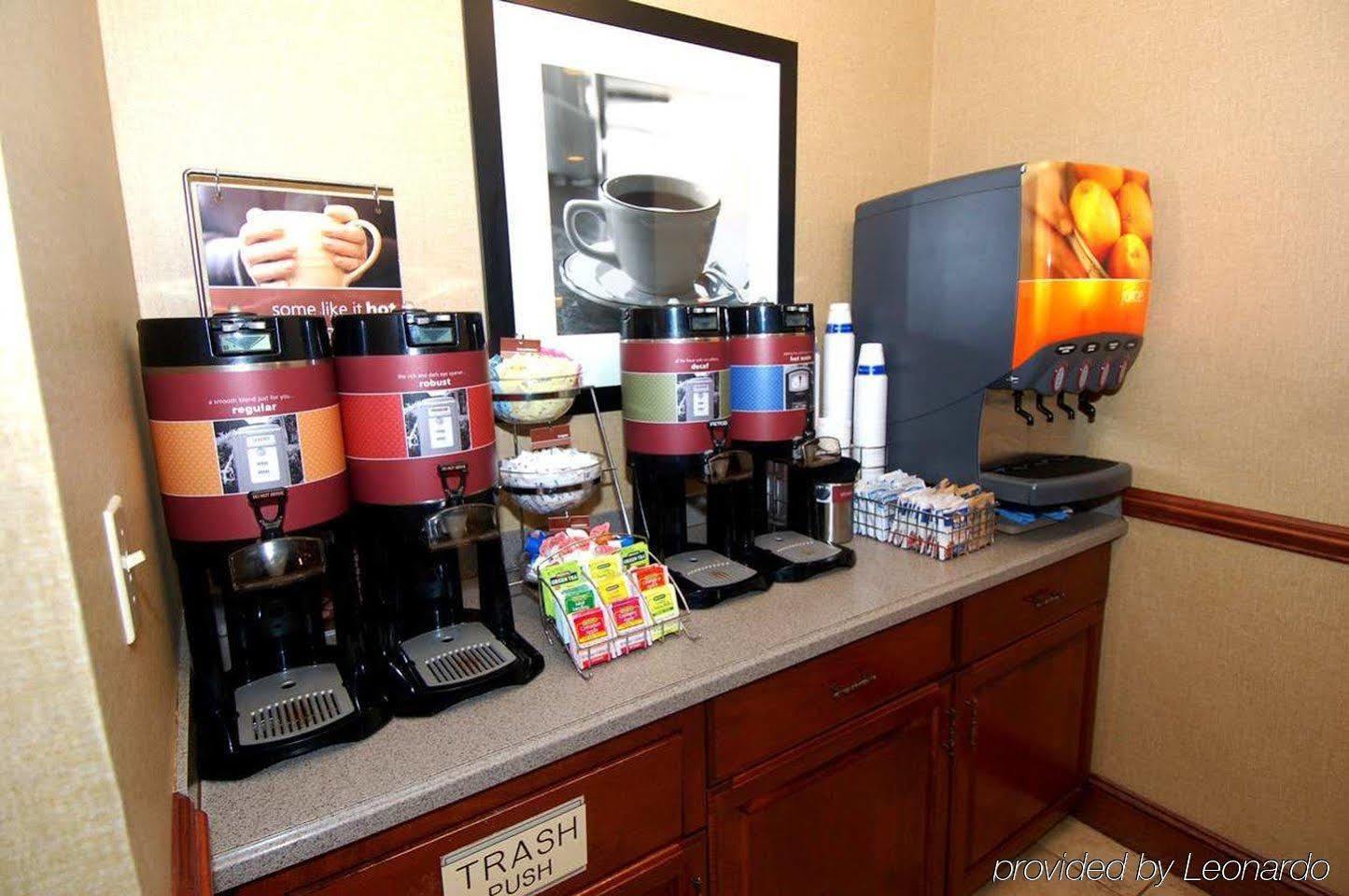 Hampton Inn Raleigh/Durham Airport Морисвил Екстериор снимка
